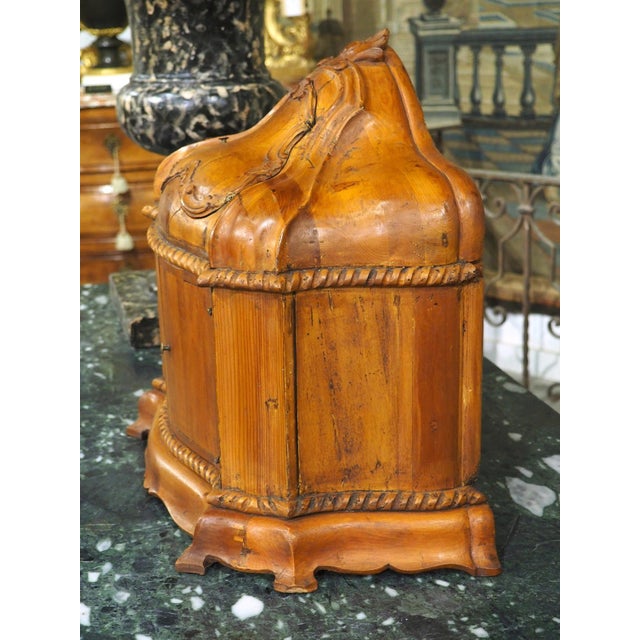 Early 19th Century Circa 1800 Venetian Table Box in Carved Swiss Pine For Sale - Image 5 of 18