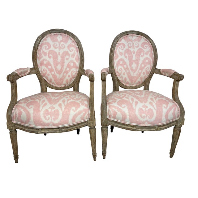 Early 20th Century Louis XVI Style Grey Painted Armchairs in Pink and White Ikat Upholstery - A Pair For Sale - Image 14 of 18
