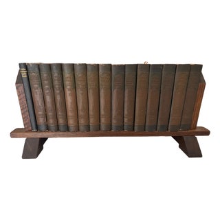 1910s Roycroft Renaissance Arts & Crafts Little Journeys Book Stand + Complete 1916 “Tree of Life” Edition Set – Engraved Oak For Sale