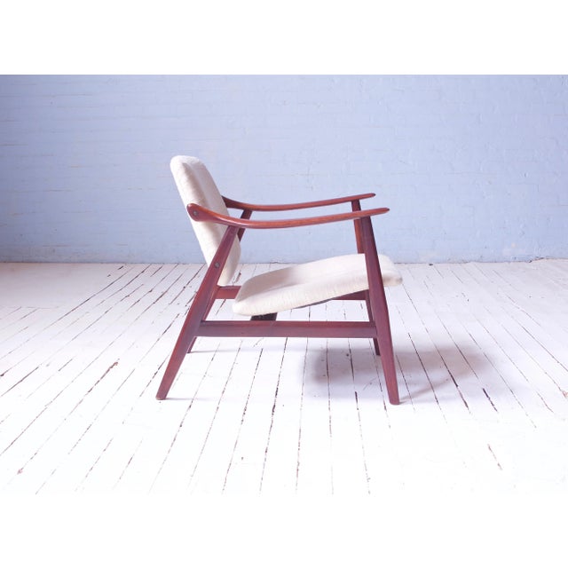 A lovely and dynamically-proportioned lounge or easy chair attributed to Arne Hovmand-Olsen and manufactured by Mogens...