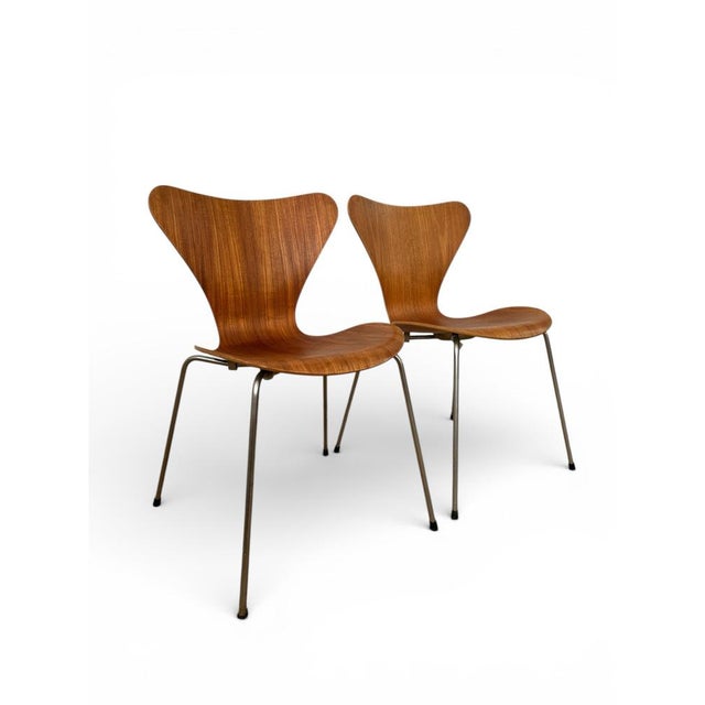 Series 7 Chairs in Teak by Arne Jacobsen for Fritz Hansen, in Good conditions. Designed 1950 to 1959 This piece has an...