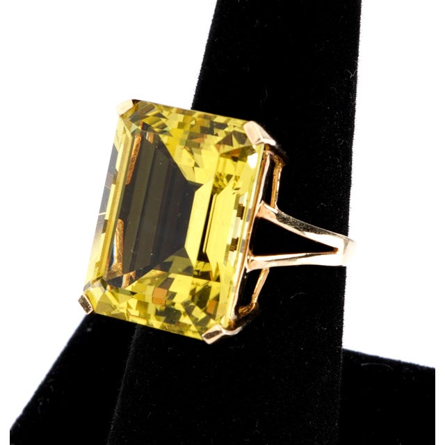 Light Yellow 10k Gold Yellow Amethyst Cocktail Ring For Sale - Image 8 of 8