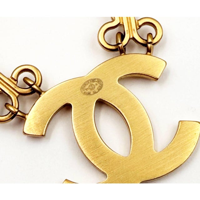 2000 - 2009 Chanel Vintage Gold CC Hook and Eye Large Double Brooch For Sale - Image 5 of 5