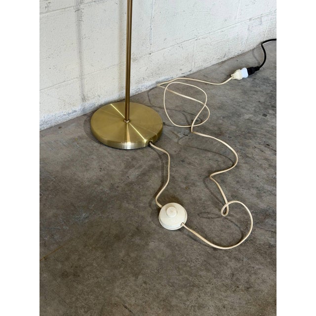 Vintage Mid-Century Modern Brass Single Spotlight Floor Lamp With Directional Shade For Sale In Los Angeles - Image 6 of 9