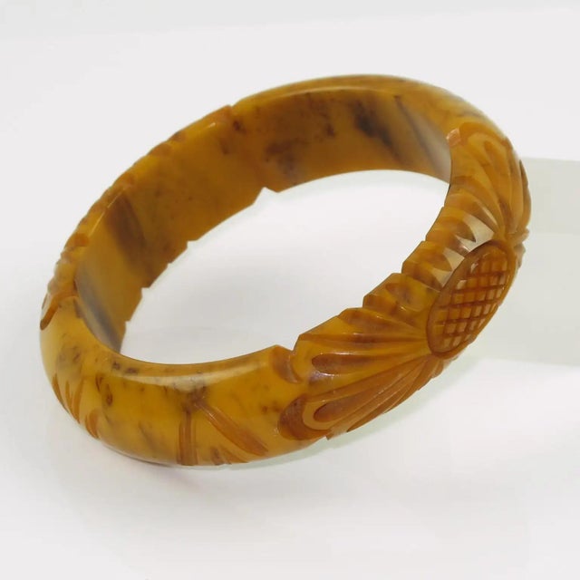 Art Deco Banana Brown Marble Bakelite Floral Carved Bracelet Bangle For Sale - Image 3 of 7