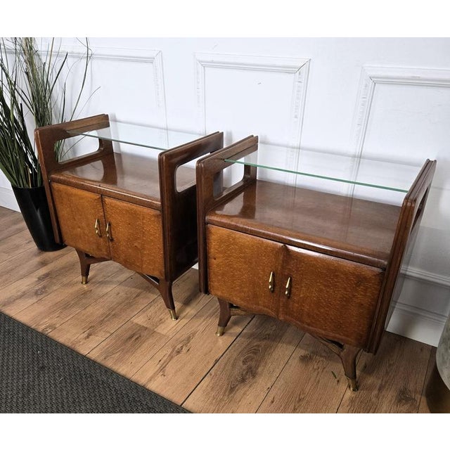 1950s Mid-Century Italian Art Deco Style Bedside Tables in Walnut with Glass Tops, 1950s, Set of 2 For Sale - Image 5 of 11