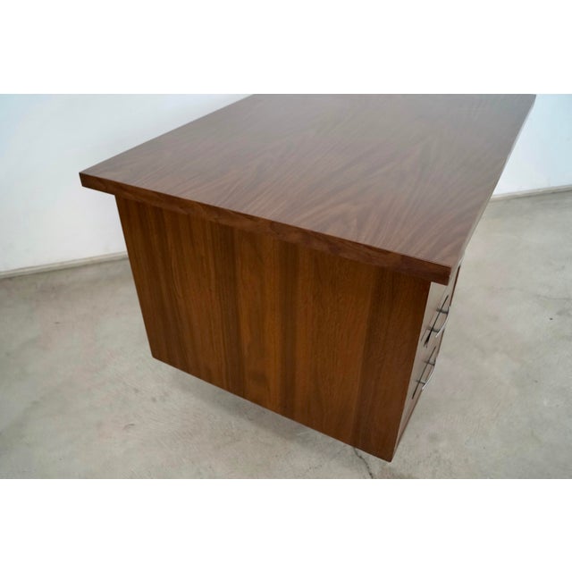 1960’s Mid-Century Modern Executive Desk by High Point For Sale - Image 10 of 12