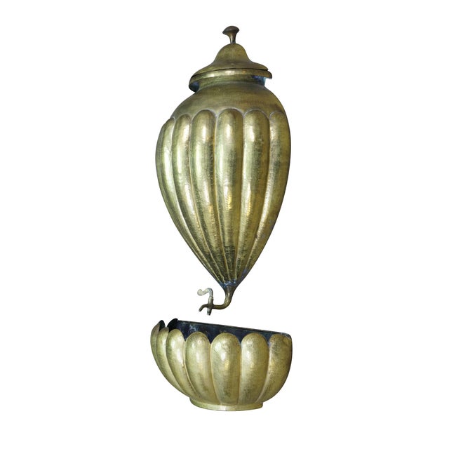 French Country Antique Italian Hammered Ribbed Brass Lavabo Water Fountain Cistern & Basin For Sale - Image 3 of 18