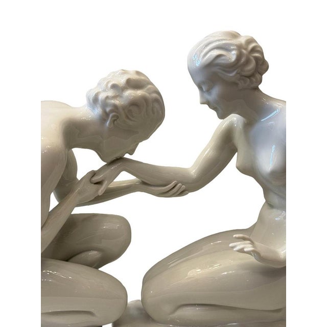 Porcelain Der Handkuss (The Hand Kiss) Sculpture by Eduard Liebscher for Augarten Vienna, 1936 For Sale - Image 4 of 9