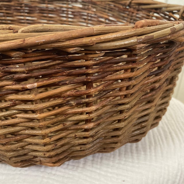 Wood Early 20th Century French-Style Woven Willow Round Gathering Basket For Sale - Image 7 of 12