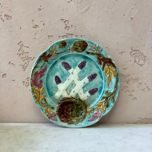 French Majolica asparagus plate Orchies, circa 1890. 8 plates are available.