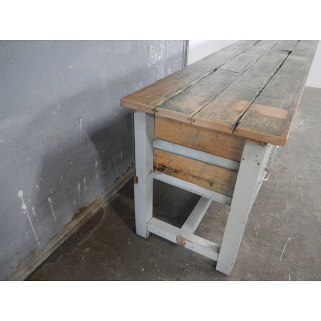 with 6 side drawers measuring 44x30 cm h12. The useful spaces on the side of the chest of drawers measure 98x75 cm