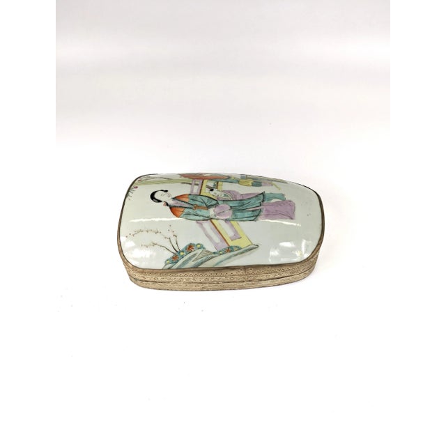 19th Century Chinese Porcelain Large Shard Box of Women and a Child For Sale - Image 4 of 7