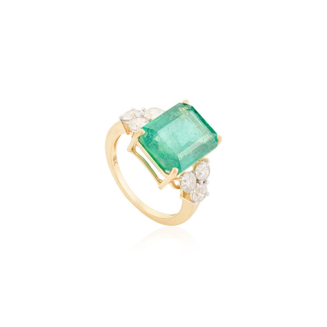 Contemporary 18k Gold Octagon Cut Emerald Cocktail Ring With Real Diamonds Size 5.5 For Sale - Image 3 of 12