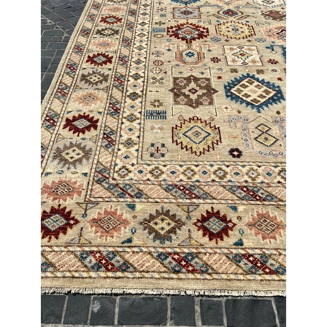 Hand knotted new Heriz decorative design. All wool.