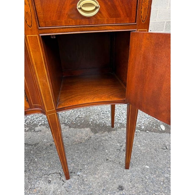 Late 20th Century Hickory Chair Mahogany Satinwood Inlaid Serpentine Front Sideboard. For Sale - Image 12 of 17