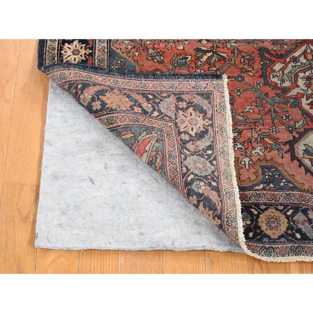 1900s Red Antique Persian Rug For Sale In New York - Image 6 of 8
