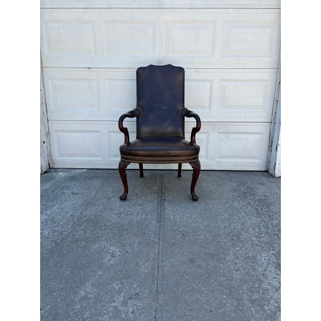 We have a beautiful vintage Hickory Chair leather library armchair for sale. This traditional English Georgian style...