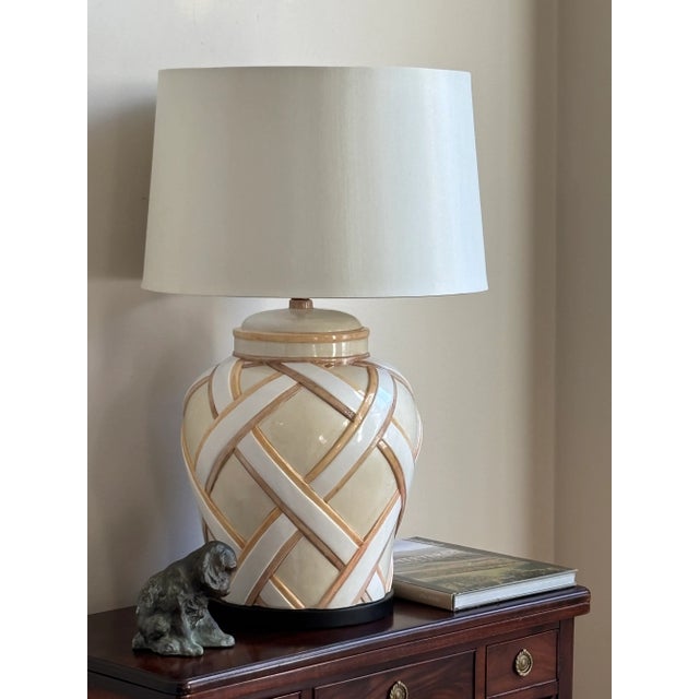 Chinoiserie Vintage Chapman Ginger Jar Table Lamp W/ Basketweave Motif For Sale - Image 3 of 18