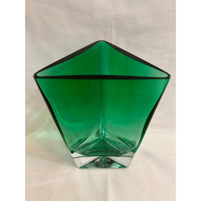 Glass 1990’s Krosno of Poland Emerald Green Art Glass Triangular Vase For Sale - Image 7 of 8