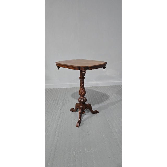 Excellent quality mahogany pedestal table with twisted stem. in excellent overall condition 29" high 22.5" x 18"