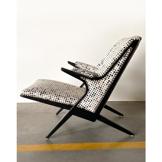 The chair is disassembled into two parts.