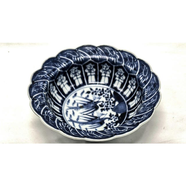 18th Century Rare Pair of 18th Century Chinese Export Blue and White Scalloped Bowls Long Eliza Motif For Sale - Image 5 of 15
