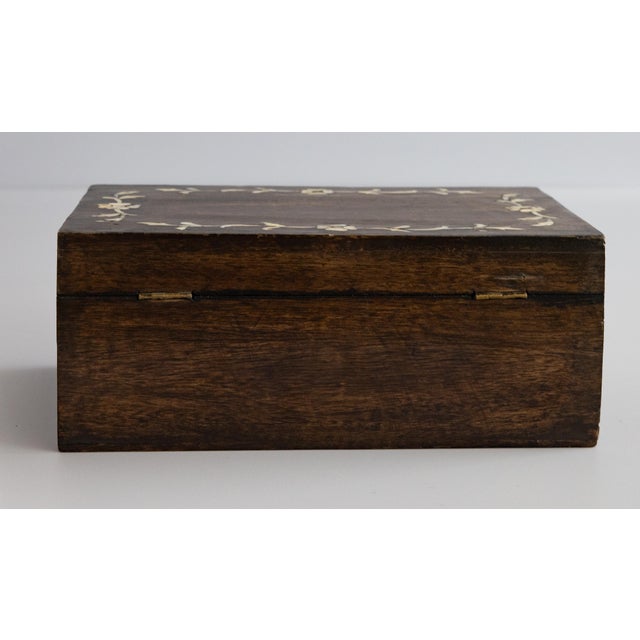 1900 - 1909 Antique English Walnut & Mother of Pearl Inlay Jewelry Box For Sale - Image 5 of 9