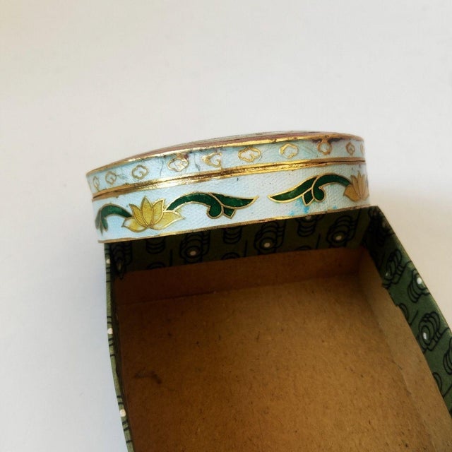 Vintage Cloisonné Enamel Round Box – Sanskrit Six-Character Mantra Motif, Silver-Blue Technique For Sale - Image 4 of 8