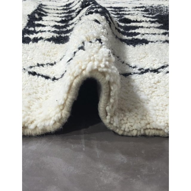 Black and Ivory Moroccan Rug - 9 X 6.3 Ft For Sale - Image 4 of 8