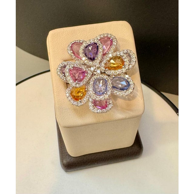 Arts & Crafts 11 Ct Fine Multi Sapphire & 3 Ct Diamond Cocktail Flower Ring in 18 Kt Gold 6.5 For Sale - Image 3 of 18