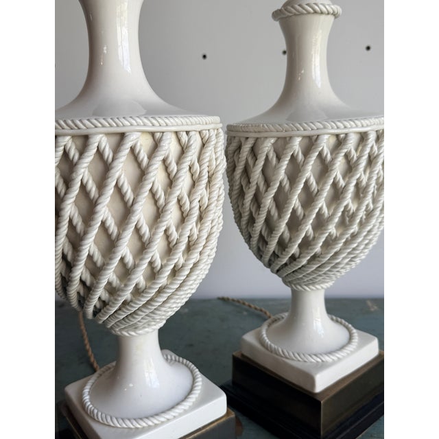 Frederick Cooper Vintage Fredrick Cooper Urn Lamps in Creamware Rope Lattice Pattern - a Pair For Sale - Image 4 of 18