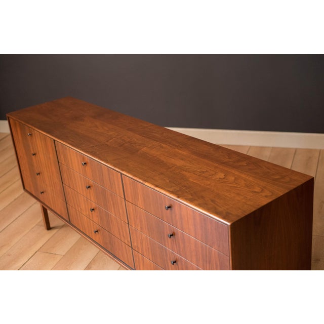 1960s Mid Century Modern Walnut 12-Drawer Dresser by Jack Cartright for Founders Co. For Sale - Image 5 of 18