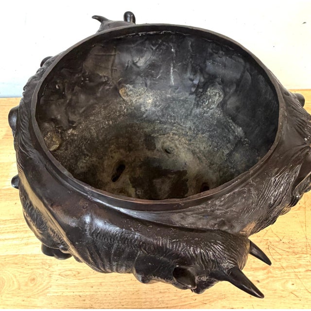 Large Meiji Japanese Bronze Zoomorphic Jardinière Attributed to Genryusai Seiya For Sale - Image 4 of 18