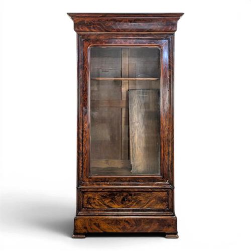 Louis Philippe Glass-Fronted Cabinet in Flamed Mahogany For Sale - Image 14 of 14