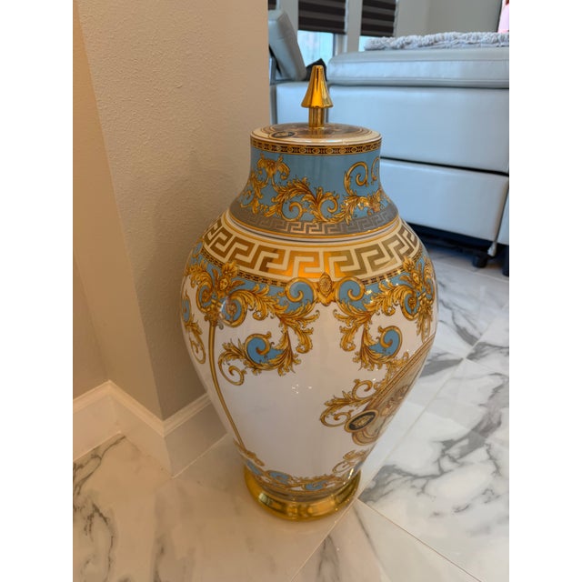 2020s Versace Prestige Gala Bleu Decklevase 76 Cm For Sale - Image 5 of 7