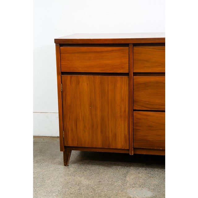 Wood 1960s Mid Century Modern Dresser Credenza 5 Drawer Stanley Walnut Broyhill High Danish For Sale - Image 7 of 12