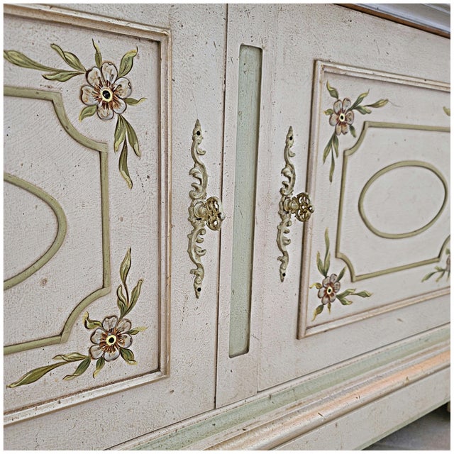 Rare Decorative John Widdicomb Cabinet With Hand-Painted Speckled Finish Palm Beach Regency / Gustavian Crossover For Sale - Image 13 of 16