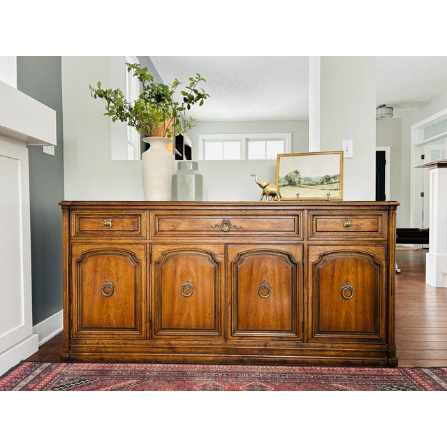 Henredon French Provincial Sideboard Buffet | Vintage 1970s Traditional Wood Credenza With Brass Hardware For Sale - Image 10 of 10