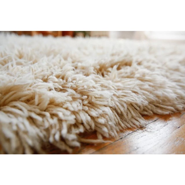 Reversible Natural White Shag Moroccan Wool Rug With Light Rose, Mauve, Sienna Stripe Back For Sale - Image 10 of 12