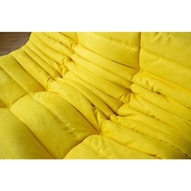 1970s Set of Yellow Microfiber Togo Pouf and 2-Seat Sofa by Michel Ducaroy for Ligne Roset For Sale - Image 5 of 6