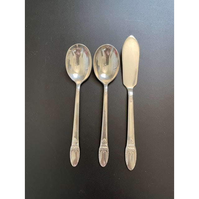 81 Pieces 1847 Rogers Bros. First Love 1937 Silverplate Flatware Set - Service for 10 For Sale - Image 14 of 14