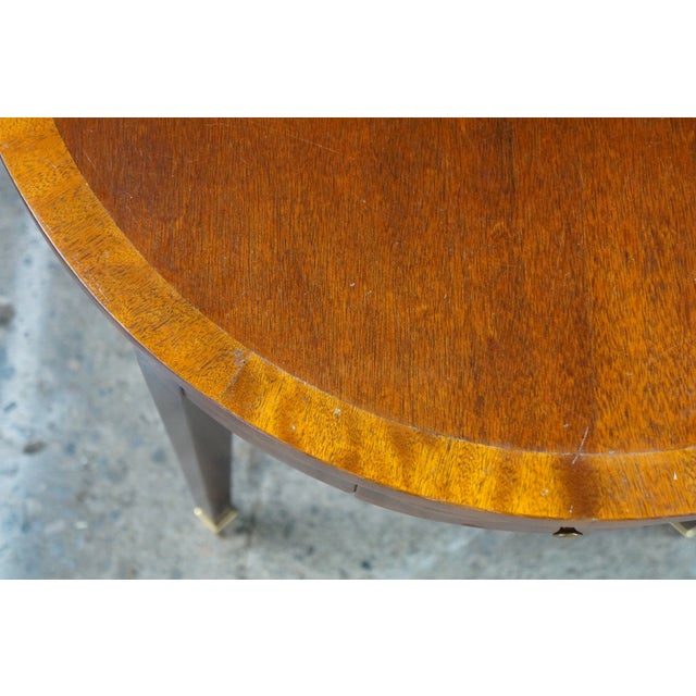 Mid 20th Century Baker Federal Hepplewhite Style Mahogany Round Inlaid Side Table Pullout Trays For Sale - Image 6 of 18
