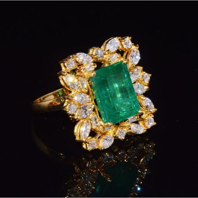 GIA Certified Natural 9CTS VS F Diamond Emerald 18K Solid Gold Dinner Ring, size 5.75 For Sale - Image 4 of 5