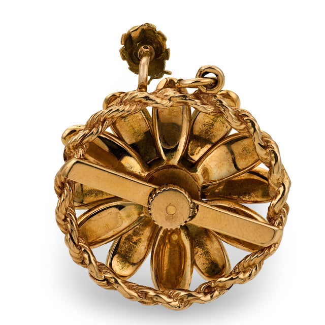 Vintage 14k Yellow Gold Enamel "He Loves Me" Daisy Pendant For Sale In Los Angeles - Image 6 of 6