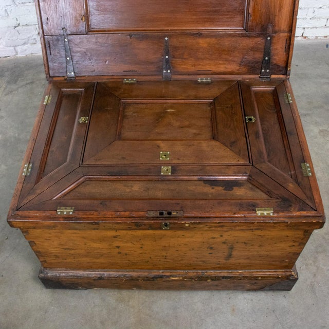 19th Century Antique Colonial Rustic Pine Carpenter’s Tool Chest Trunk or Coffee Table For Sale - Image 10 of 18