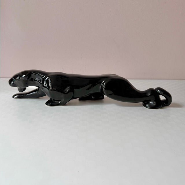 A striking sleek vintage ceramic panther statue attributed to Royal Haeger . Circa 1970/80’s.