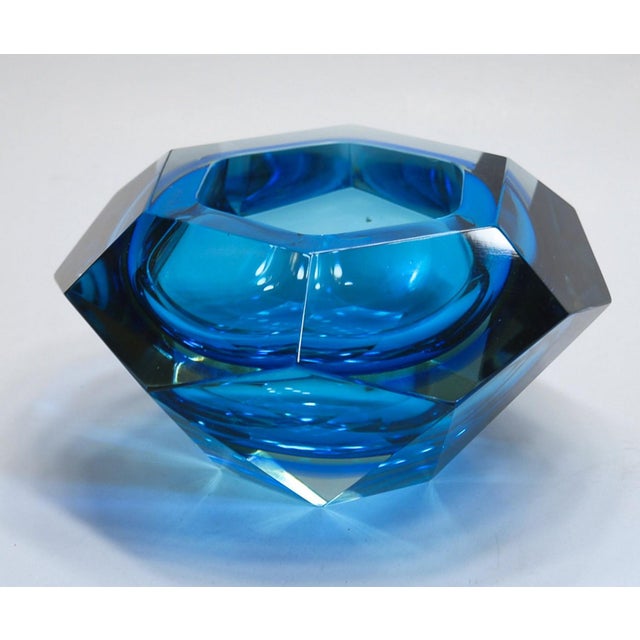 Faceted Bowl in Light Uranium Cobalt Yellow by Flavio Poli & Seguso Vetri d'Arte, 1960s For Sale - Image 6 of 18