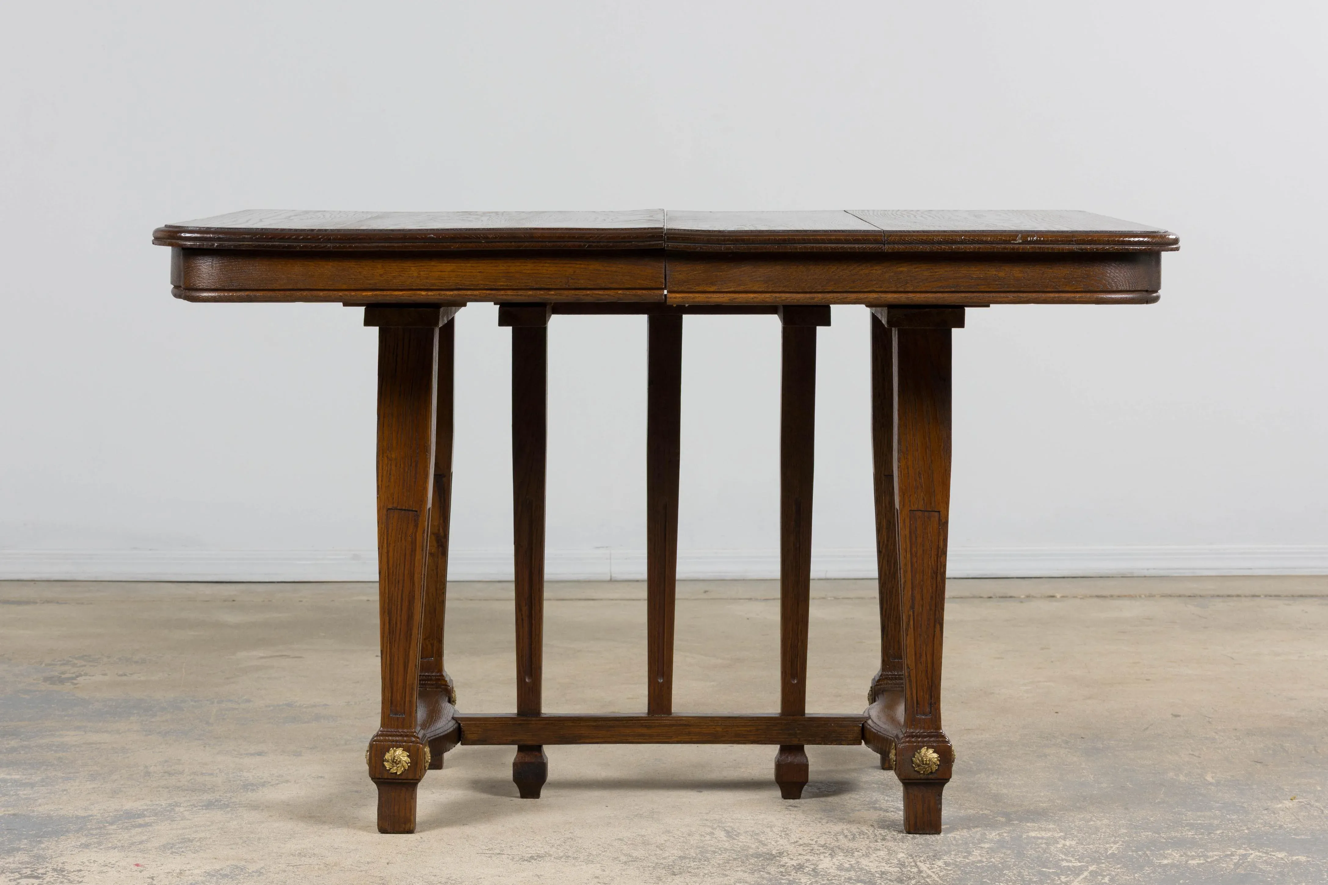 フランス アンティーク 3dr oak Table テーブル 1930s French Parisian Art Deco Oak Extendable Dining Table | Chairish