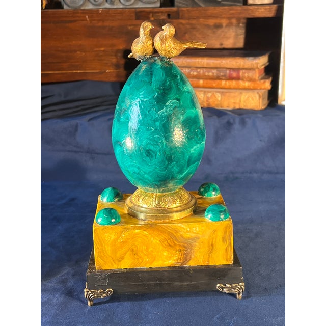 Hollywood Regency Empire Style Faux Malachite & Sienna Marble Decorative Egg Table Article With Gilt Bronze Doves For Sale - Image 3 of 14
